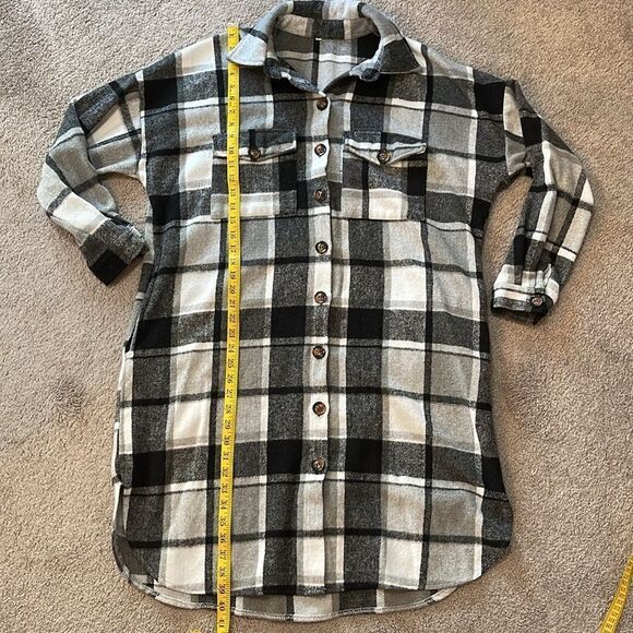 Plaid flannel Shacket - Picture 5 of 10